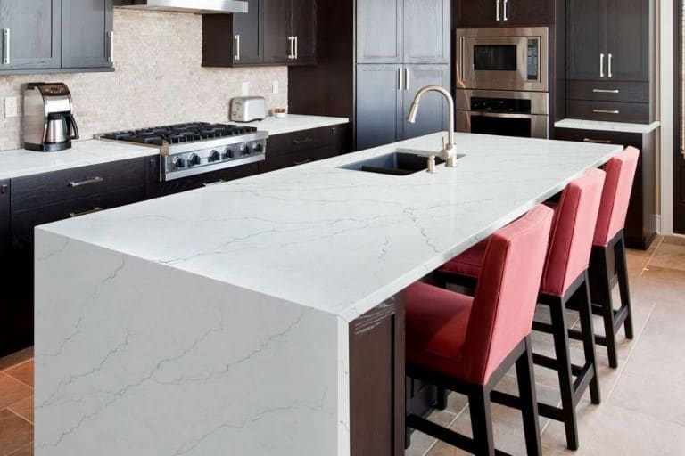 Thompson Price quartz kitchen countertops in Calacatta Miraggio Cielo